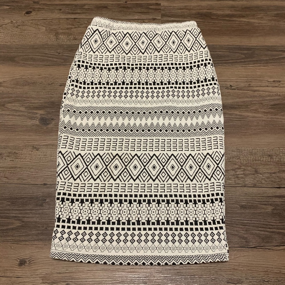 Lovely Day Black & White Patterned Bodycon Skirt Size Medium - Picture 2 of 8